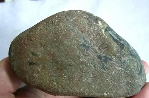 翁巴裂翡翠原石哪种皮革好,翁巴列原石开料图片-第7张图片-翡翠网 翁巴裂翡翠原石哪种皮革好,翁巴列原石开料图片-第7张图片-翡翠网