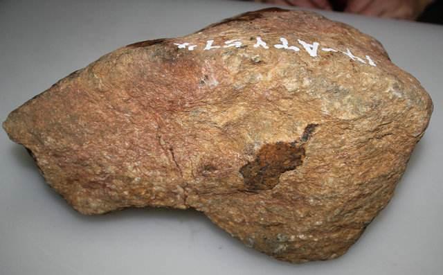 翁巴裂翡翠原石哪种皮革好,翁巴列原石开料图片-第11张图片-翡翠网 翁巴裂翡翠原石哪种皮革好,翁巴列原石开料图片-第11张图片-翡翠网