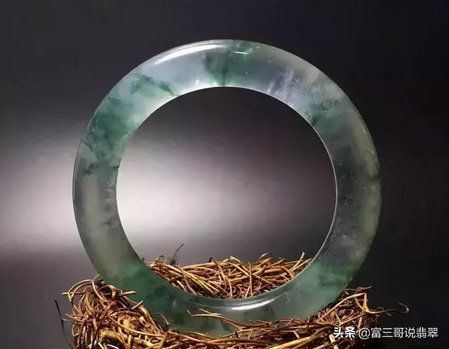 玻璃种翡翠知识讲解,翡翠入手知识-第1张图片-翡翠网 玻璃种翡翠知识讲解,翡翠入手知识-第1张图片-翡翠网