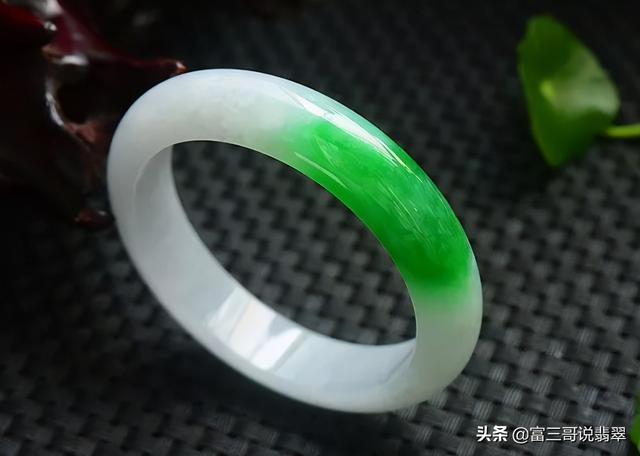 玻璃种翡翠知识讲解,翡翠入手知识-第4张图片-翡翠网 玻璃种翡翠知识讲解,翡翠入手知识-第4张图片-翡翠网