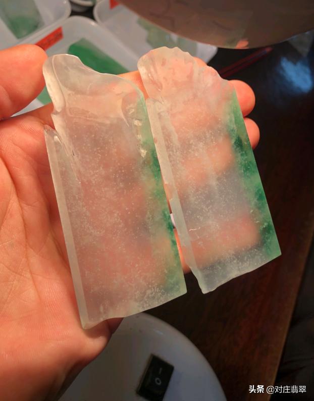 黑龙江佳的翡翠原石满绿翡翠原石-第2张图片-翡翠网 黑龙江佳的翡翠原石满绿翡翠原石-第2张图片-翡翠网