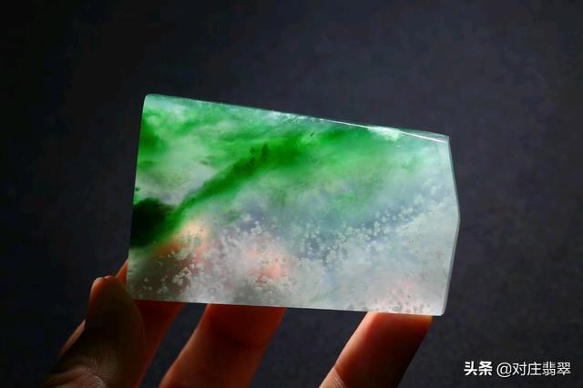 黑龙江佳的翡翠原石满绿翡翠原石-第3张图片-翡翠网 黑龙江佳的翡翠原石满绿翡翠原石-第3张图片-翡翠网