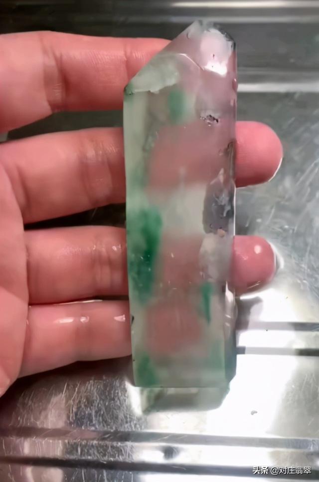 黑龙江佳的翡翠原石满绿翡翠原石-第4张图片-翡翠网 黑龙江佳的翡翠原石满绿翡翠原石-第4张图片-翡翠网