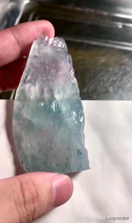 黑龙江佳的翡翠原石满绿翡翠原石-第5张图片-翡翠网 黑龙江佳的翡翠原石满绿翡翠原石-第5张图片-翡翠网