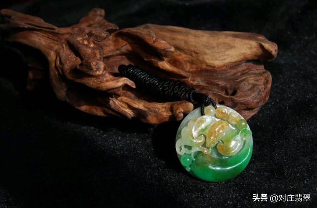 黑龙江佳的翡翠原石满绿翡翠原石-第6张图片-翡翠网 黑龙江佳的翡翠原石满绿翡翠原石-第6张图片-翡翠网