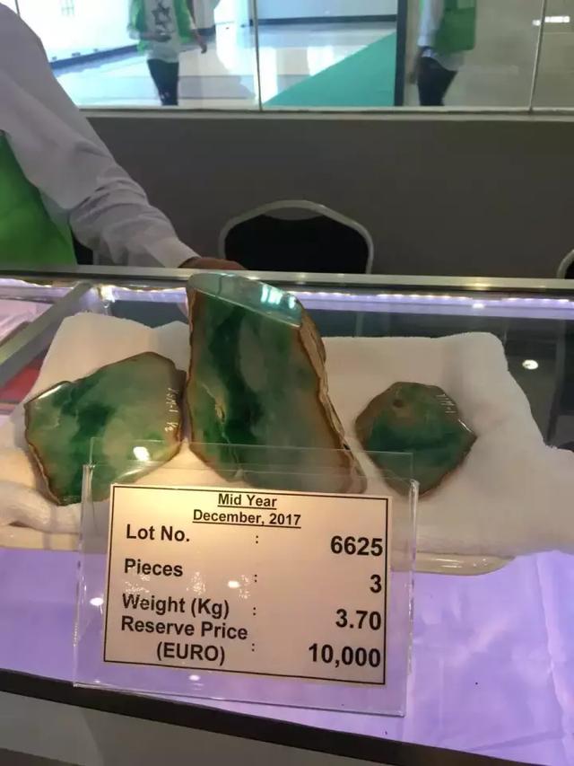 翡翠的原石在哪里,缅甸翡翠原石交易拍卖网-第5张图片-翡翠网 翡翠的原石在哪里,缅甸翡翠原石交易拍卖网-第5张图片-翡翠网