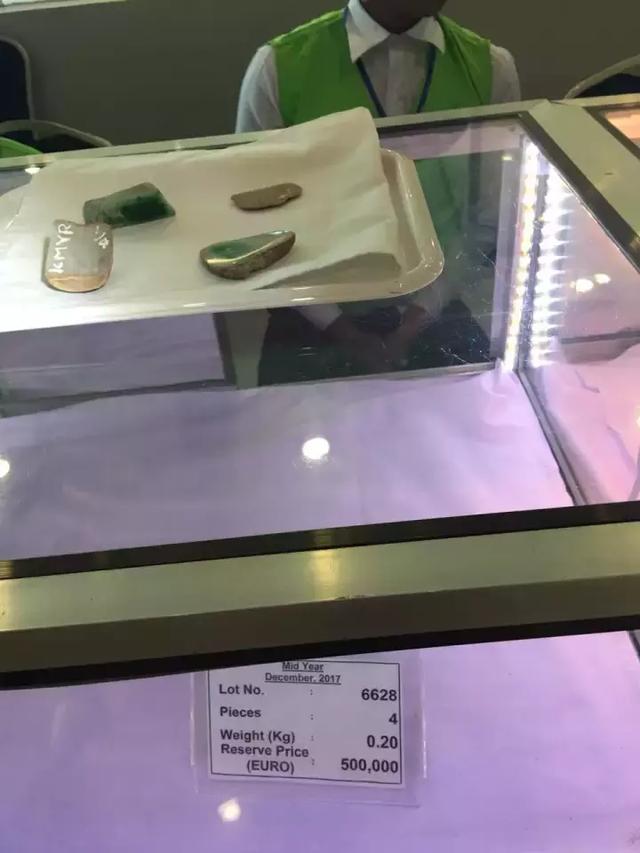 翡翠的原石在哪里,缅甸翡翠原石交易拍卖网-第7张图片-翡翠网 翡翠的原石在哪里,缅甸翡翠原石交易拍卖网-第7张图片-翡翠网