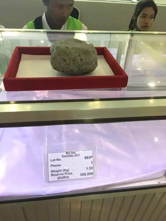 翡翠的原石在哪里,缅甸翡翠原石交易拍卖网-第10张图片-翡翠网 翡翠的原石在哪里,缅甸翡翠原石交易拍卖网-第10张图片-翡翠网