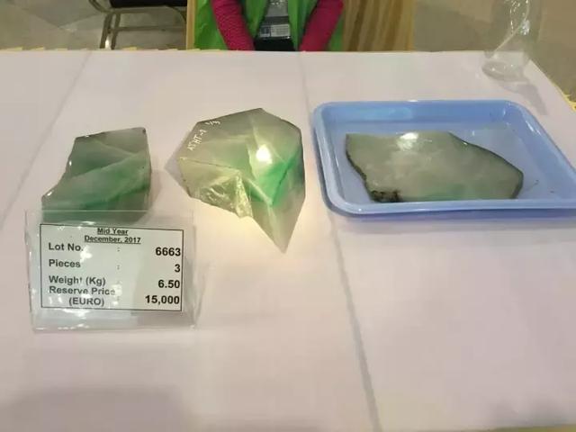 翡翠的原石在哪里,缅甸翡翠原石交易拍卖网-第14张图片-翡翠网 翡翠的原石在哪里,缅甸翡翠原石交易拍卖网-第14张图片-翡翠网