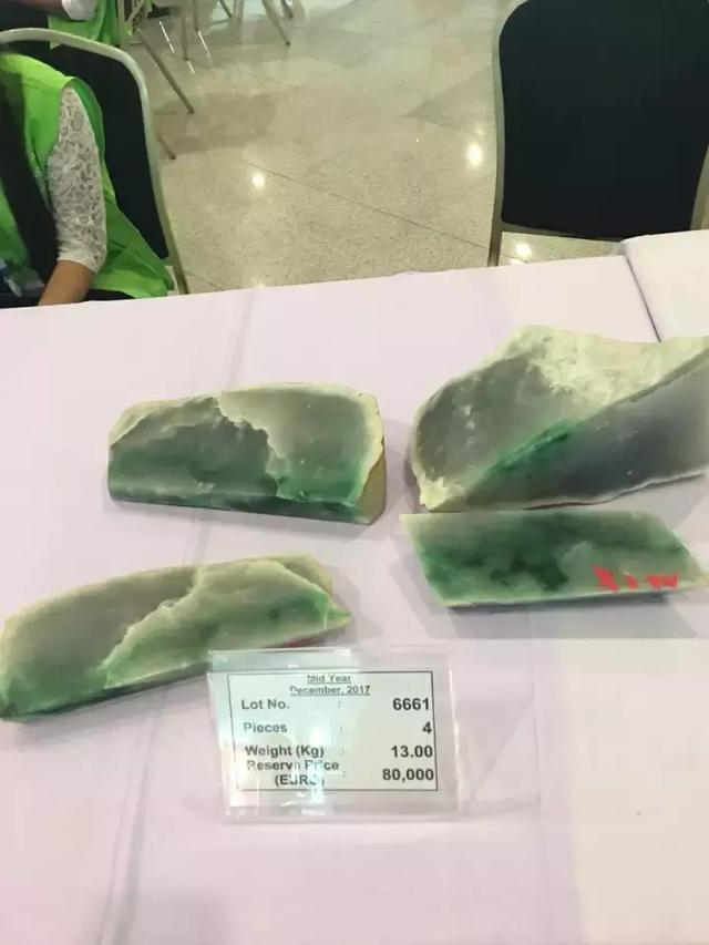 翡翠的原石在哪里,缅甸翡翠原石交易拍卖网-第17张图片-翡翠网 翡翠的原石在哪里,缅甸翡翠原石交易拍卖网-第17张图片-翡翠网