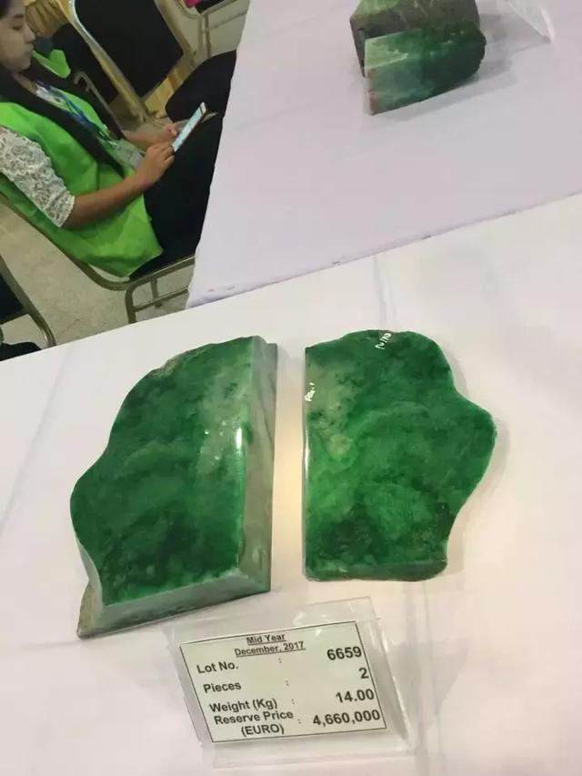 翡翠的原石在哪里,缅甸翡翠原石交易拍卖网-第18张图片-翡翠网 翡翠的原石在哪里,缅甸翡翠原石交易拍卖网-第18张图片-翡翠网
