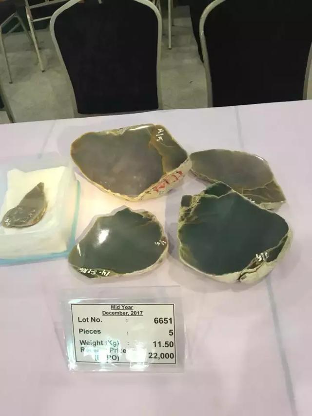 翡翠的原石在哪里,缅甸翡翠原石交易拍卖网-第25张图片-翡翠网 翡翠的原石在哪里,缅甸翡翠原石交易拍卖网-第25张图片-翡翠网