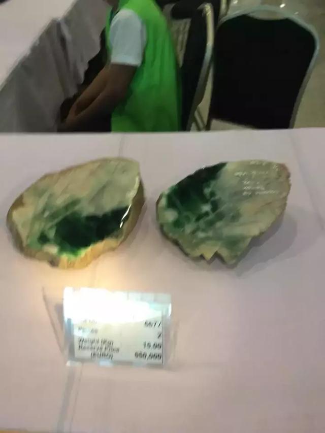 翡翠的原石在哪里,缅甸翡翠原石交易拍卖网-第36张图片-翡翠网 翡翠的原石在哪里,缅甸翡翠原石交易拍卖网-第36张图片-翡翠网