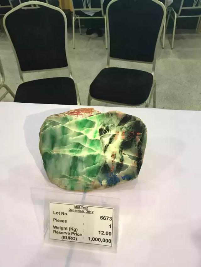 翡翠的原石在哪里,缅甸翡翠原石交易拍卖网-第39张图片-翡翠网 翡翠的原石在哪里,缅甸翡翠原石交易拍卖网-第39张图片-翡翠网