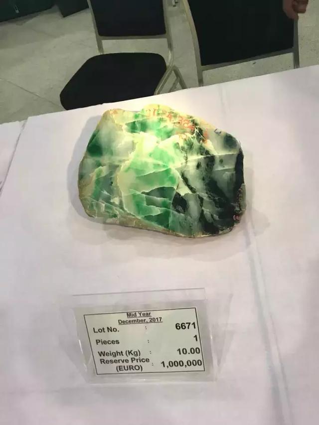 翡翠的原石在哪里,缅甸翡翠原石交易拍卖网-第42张图片-翡翠网 翡翠的原石在哪里,缅甸翡翠原石交易拍卖网-第42张图片-翡翠网