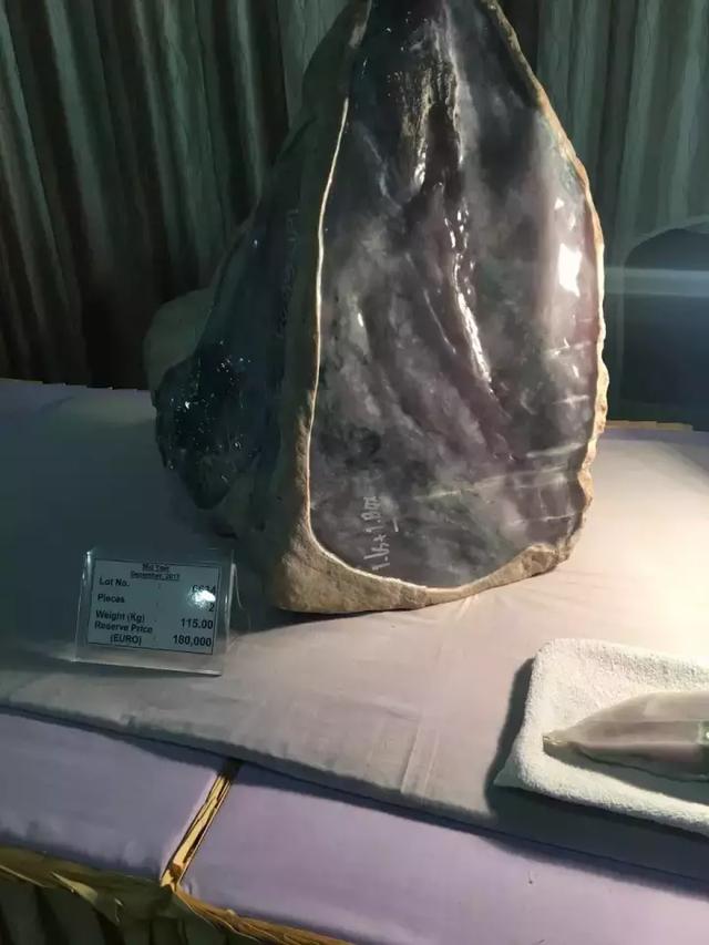 翡翠的原石在哪里,缅甸翡翠原石交易拍卖网-第49张图片-翡翠网 翡翠的原石在哪里,缅甸翡翠原石交易拍卖网-第49张图片-翡翠网