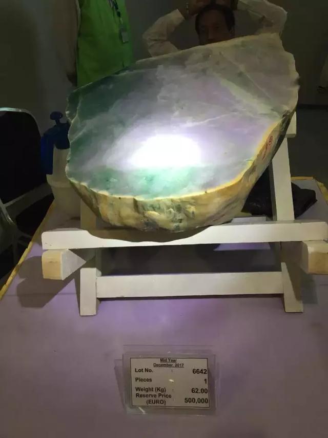 翡翠的原石在哪里,缅甸翡翠原石交易拍卖网-第54张图片-翡翠网 翡翠的原石在哪里,缅甸翡翠原石交易拍卖网-第54张图片-翡翠网