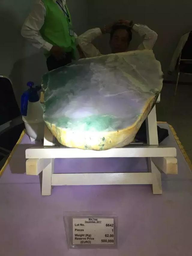 翡翠的原石在哪里,缅甸翡翠原石交易拍卖网-第56张图片-翡翠网 翡翠的原石在哪里,缅甸翡翠原石交易拍卖网-第56张图片-翡翠网
