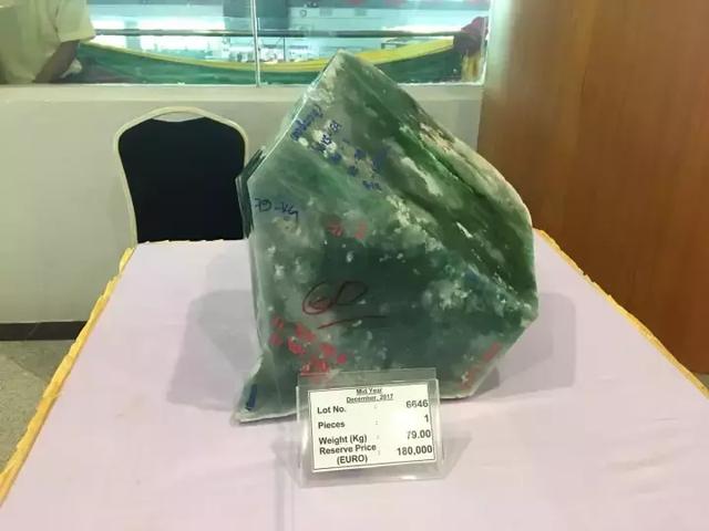 翡翠的原石在哪里,缅甸翡翠原石交易拍卖网-第61张图片-翡翠网 翡翠的原石在哪里,缅甸翡翠原石交易拍卖网-第61张图片-翡翠网