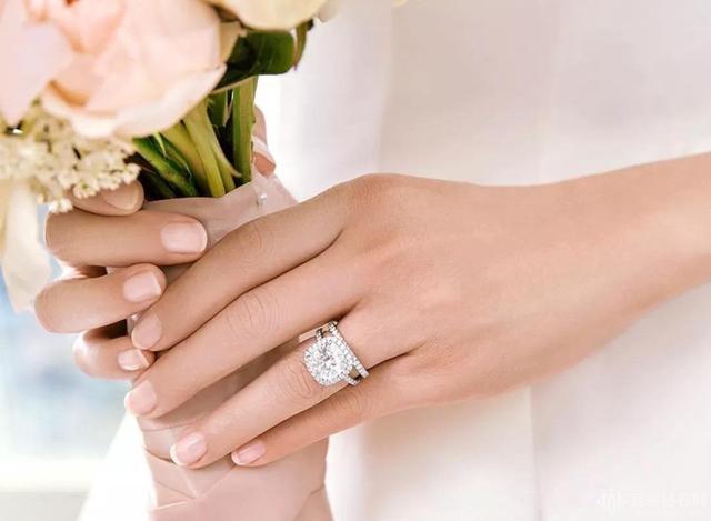 2万的钻戒回收多少钱2021年钻戒价格-第1张图片-翡翠网