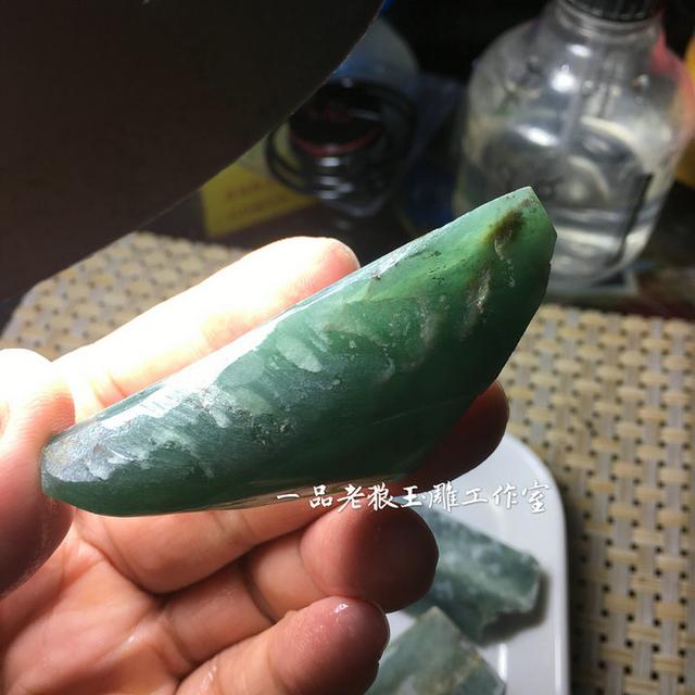 蓝水翡翠原石切开图片翡翠原石老蓝水-第5张图片-翡翠网 蓝水翡翠原石切开图片翡翠原石老蓝水-第5张图片-翡翠网