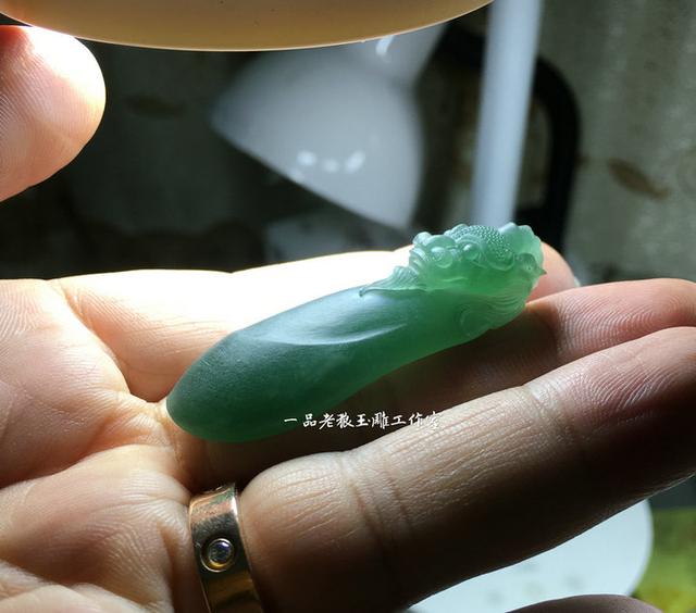 蓝水翡翠原石切开图片翡翠原石老蓝水-第13张图片-翡翠网 蓝水翡翠原石切开图片翡翠原石老蓝水-第13张图片-翡翠网