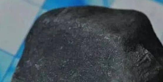 翡翠原石基本知识分享,翡翠原石种类有多少种-第7张图片-翡翠网 翡翠原石基本知识分享,翡翠原石种类有多少种-第7张图片-翡翠网