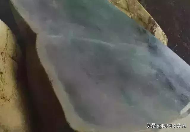 翡翠原石皮壳厚影响雾层吗,雾层厚玻璃种-第2张图片-翡翠网 翡翠原石皮壳厚影响雾层吗,雾层厚玻璃种-第2张图片-翡翠网