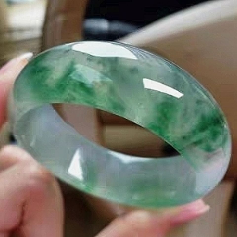 翡翠手镯大全和价格,冰种翡翠手镯图片大全及价格-第2张图片-翡翠网 翡翠手镯大全和价格,冰种翡翠手镯图片大全及价格-第2张图片-翡翠网