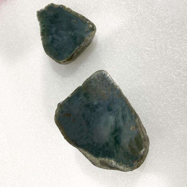 翡翠原石黑皮怎么处理木那老坑翡翠原石冰种-第1张图片-翡翠网 翡翠原石黑皮怎么处理木那老坑翡翠原石冰种-第1张图片-翡翠网