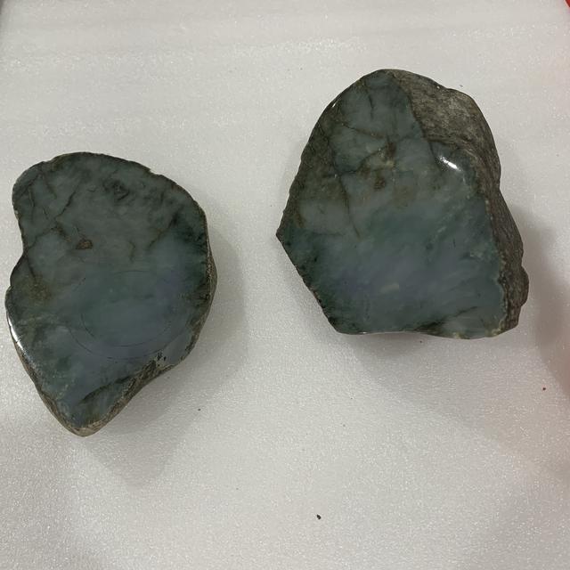 翡翠原石黑皮怎么处理木那老坑翡翠原石冰种-第2张图片-翡翠网 翡翠原石黑皮怎么处理木那老坑翡翠原石冰种-第2张图片-翡翠网