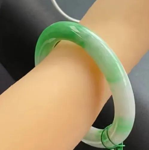 包含玻璃种翡翠手镯小圈口的词条-第16张图片-翡翠网 包含玻璃种翡翠手镯小圈口的词条-第16张图片-翡翠网