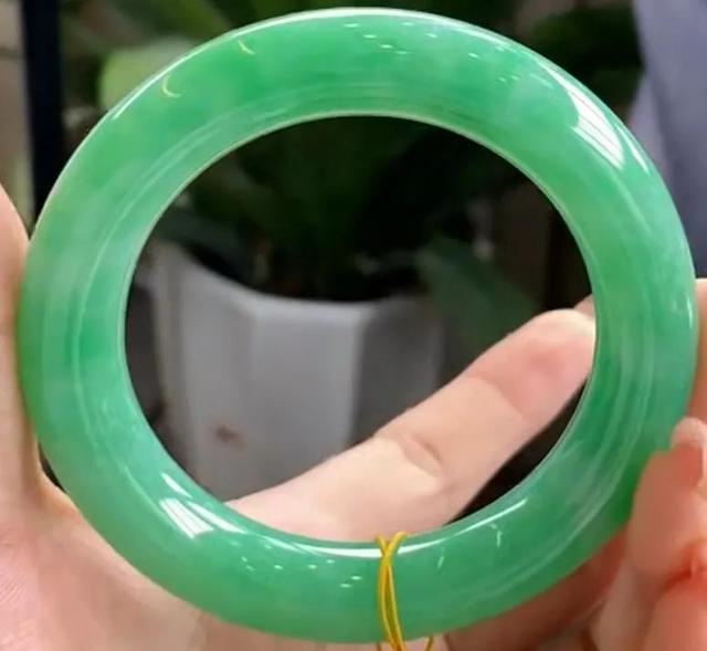 包含玻璃种翡翠手镯小圈口的词条-第22张图片-翡翠网 包含玻璃种翡翠手镯小圈口的词条-第22张图片-翡翠网