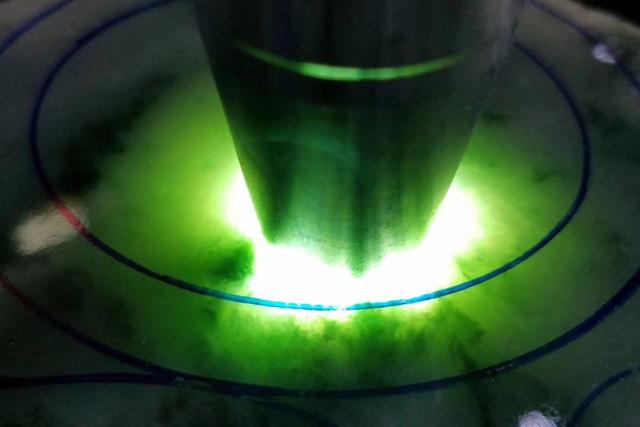 蓝绿色翡翠值钱吗,蓝绿翡翠原石图片-第4张图片-翡翠网 蓝绿色翡翠值钱吗,蓝绿翡翠原石图片-第4张图片-翡翠网