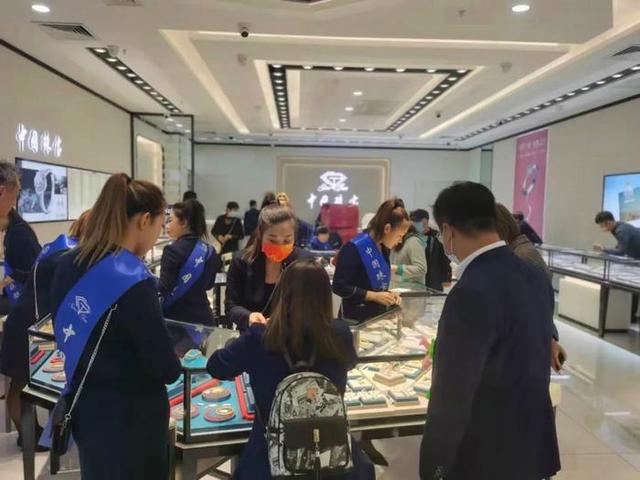 中国珠宝全国多少分店,萃华珠宝有多少分店-第9张图片-翡翠网 中国珠宝全国多少分店,萃华珠宝有多少分店-第9张图片-翡翠网