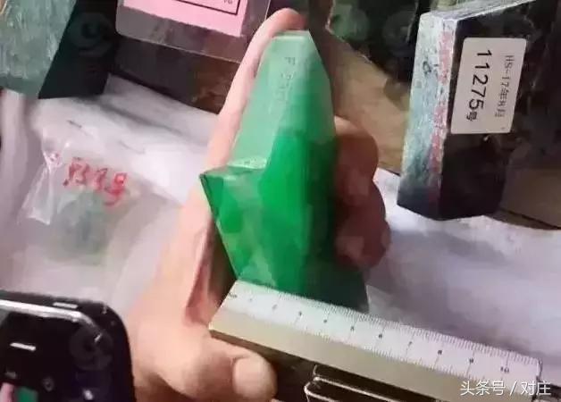 平洲翡翠价格冰种翡翠价格-第3张图片-翡翠网 平洲翡翠价格冰种翡翠价格-第3张图片-翡翠网