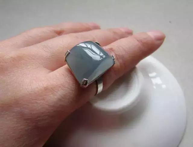 蓝水翡翠戒面价格冰种老蓝水戒面-第10张图片-翡翠网 蓝水翡翠戒面价格冰种老蓝水戒面-第10张图片-翡翠网