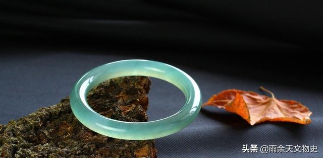 冰糯种翡翠原石玉石的简单介绍-第2张图片-翡翠网 冰糯种翡翠原石玉石的简单介绍-第2张图片-翡翠网