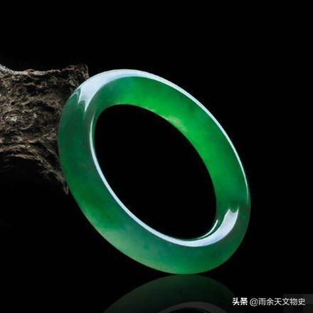 冰糯种翡翠原石玉石的简单介绍-第3张图片-翡翠网 冰糯种翡翠原石玉石的简单介绍-第3张图片-翡翠网