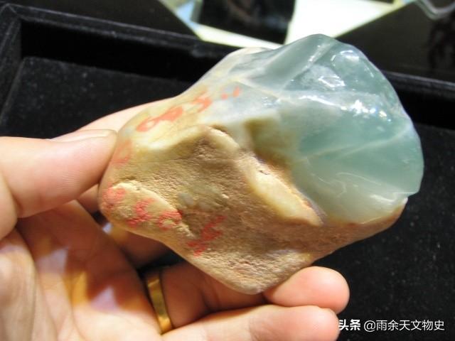 冰糯种翡翠原石玉石的简单介绍-第6张图片-翡翠网 冰糯种翡翠原石玉石的简单介绍-第6张图片-翡翠网