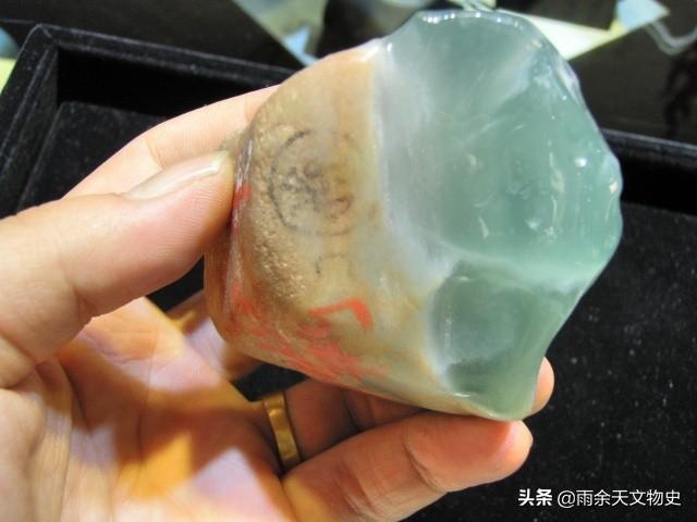 冰糯种翡翠原石玉石的简单介绍-第7张图片-翡翠网 冰糯种翡翠原石玉石的简单介绍-第7张图片-翡翠网