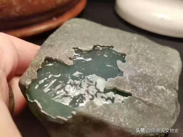 冰糯种翡翠原石玉石的简单介绍-第11张图片-翡翠网 冰糯种翡翠原石玉石的简单介绍-第11张图片-翡翠网