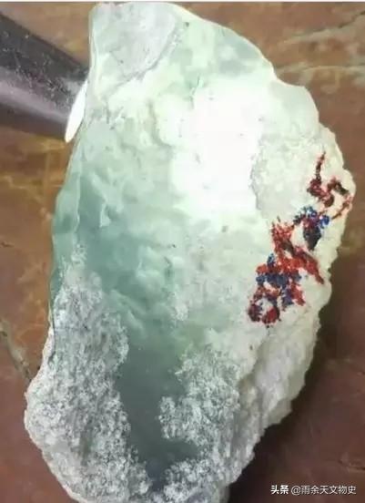 冰糯种翡翠原石玉石的简单介绍-第13张图片-翡翠网 冰糯种翡翠原石玉石的简单介绍-第13张图片-翡翠网