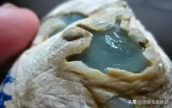 冰糯种翡翠原石玉石的简单介绍-第16张图片-翡翠网 冰糯种翡翠原石玉石的简单介绍-第16张图片-翡翠网