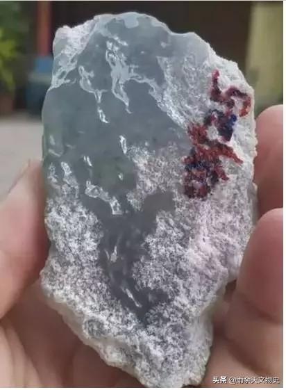 冰糯种翡翠原石玉石的简单介绍-第22张图片-翡翠网 冰糯种翡翠原石玉石的简单介绍-第22张图片-翡翠网