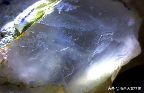 冰糯种翡翠原石玉石的简单介绍-第24张图片-翡翠网 冰糯种翡翠原石玉石的简单介绍-第24张图片-翡翠网