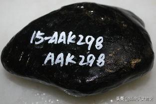 冰糯种翡翠原石玉石的简单介绍-第25张图片-翡翠网 冰糯种翡翠原石玉石的简单介绍-第25张图片-翡翠网