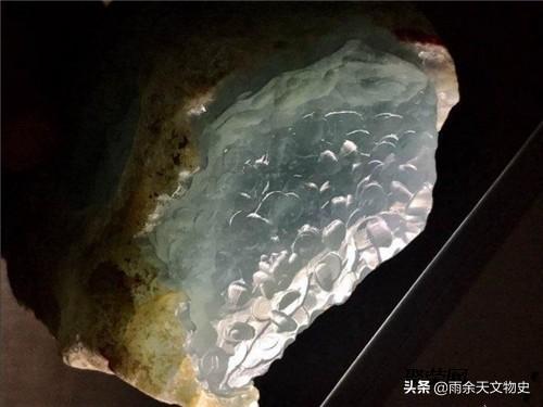 冰糯种翡翠原石玉石的简单介绍-第26张图片-翡翠网 冰糯种翡翠原石玉石的简单介绍-第26张图片-翡翠网