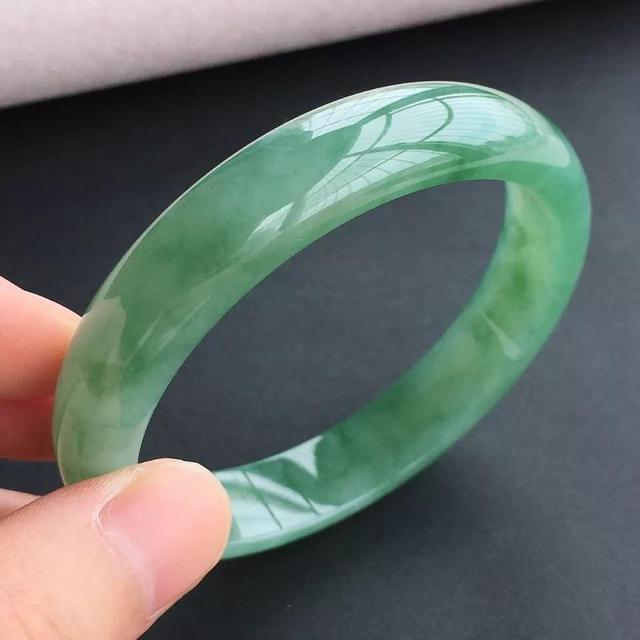 好看的银手镯,翡翠冷知识对照表-第6张图片-翡翠网 好看的银手镯,翡翠冷知识对照表-第6张图片-翡翠网