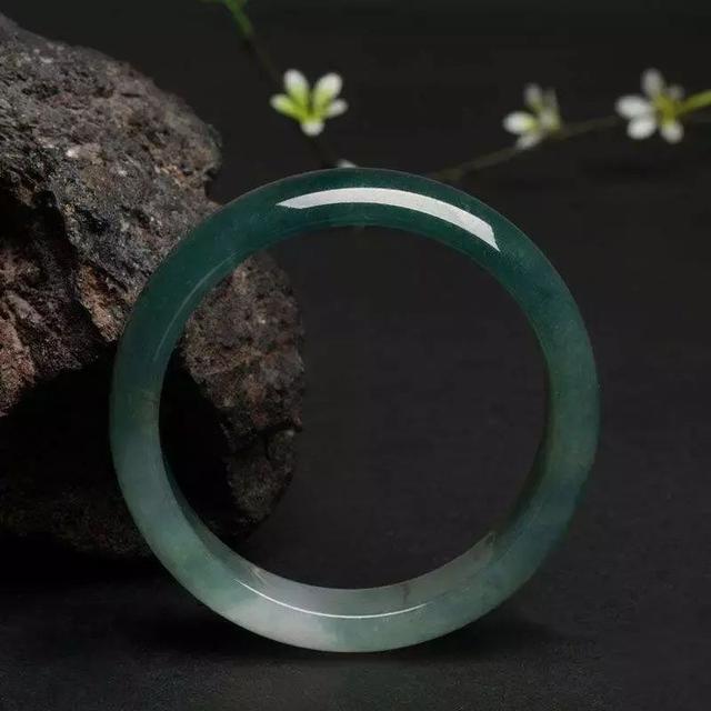 好看的银手镯,翡翠冷知识对照表-第8张图片-翡翠网 好看的银手镯,翡翠冷知识对照表-第8张图片-翡翠网